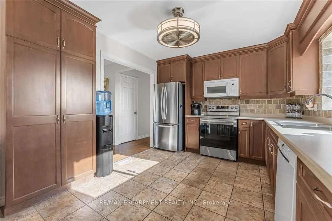 7761 Canborough Road