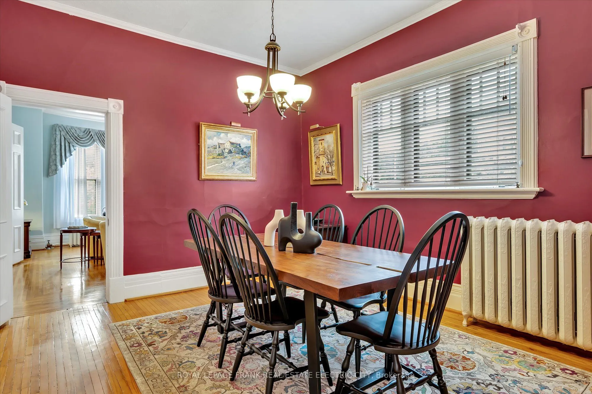 452 Hunter Street W