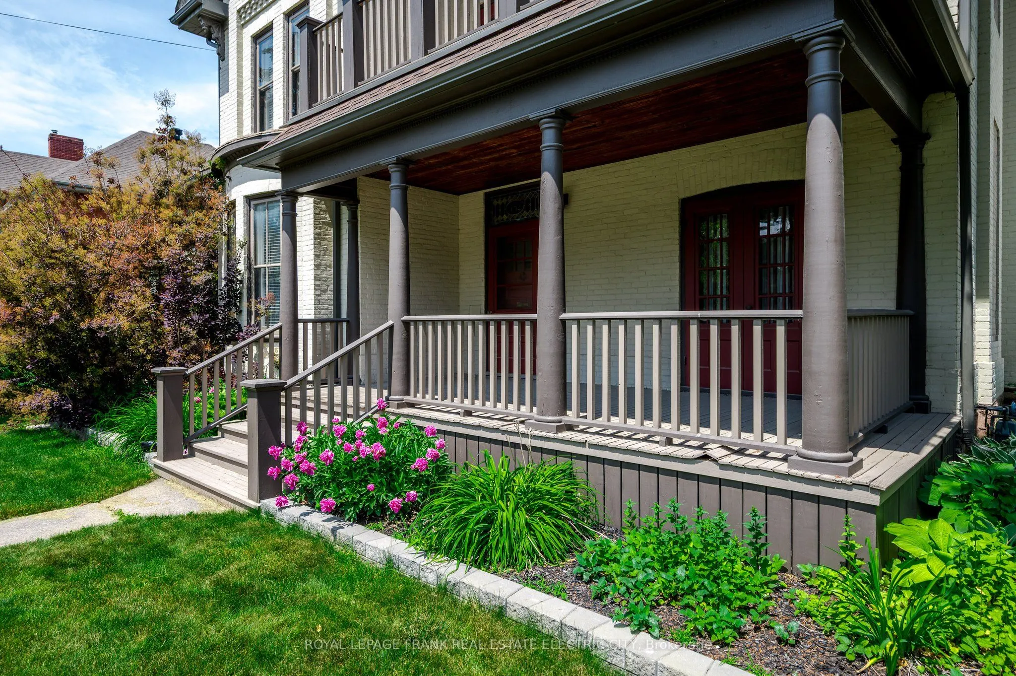 452 Hunter Street W