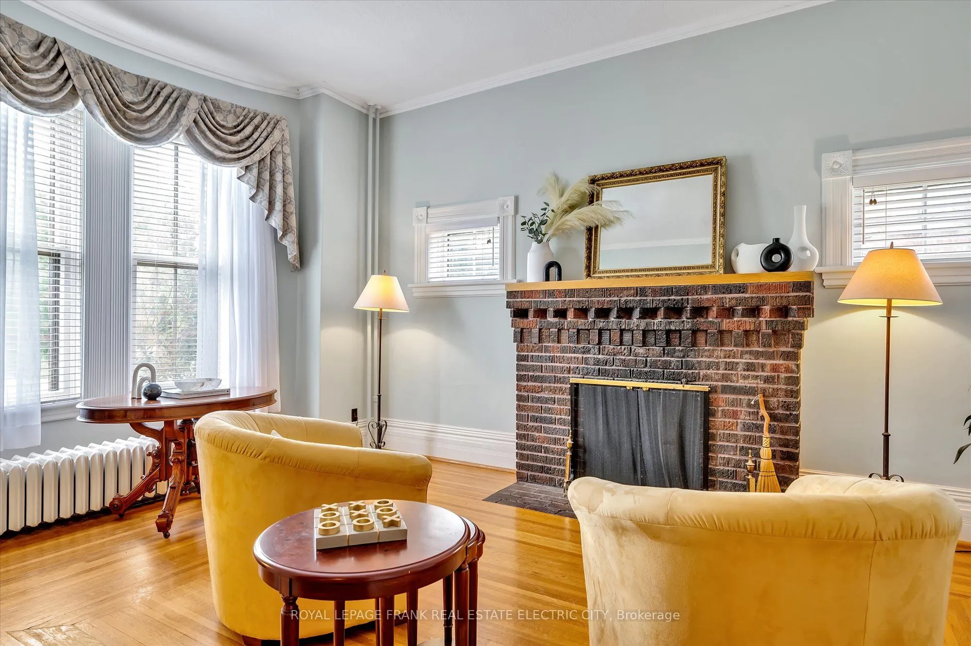 452 Hunter Street W
