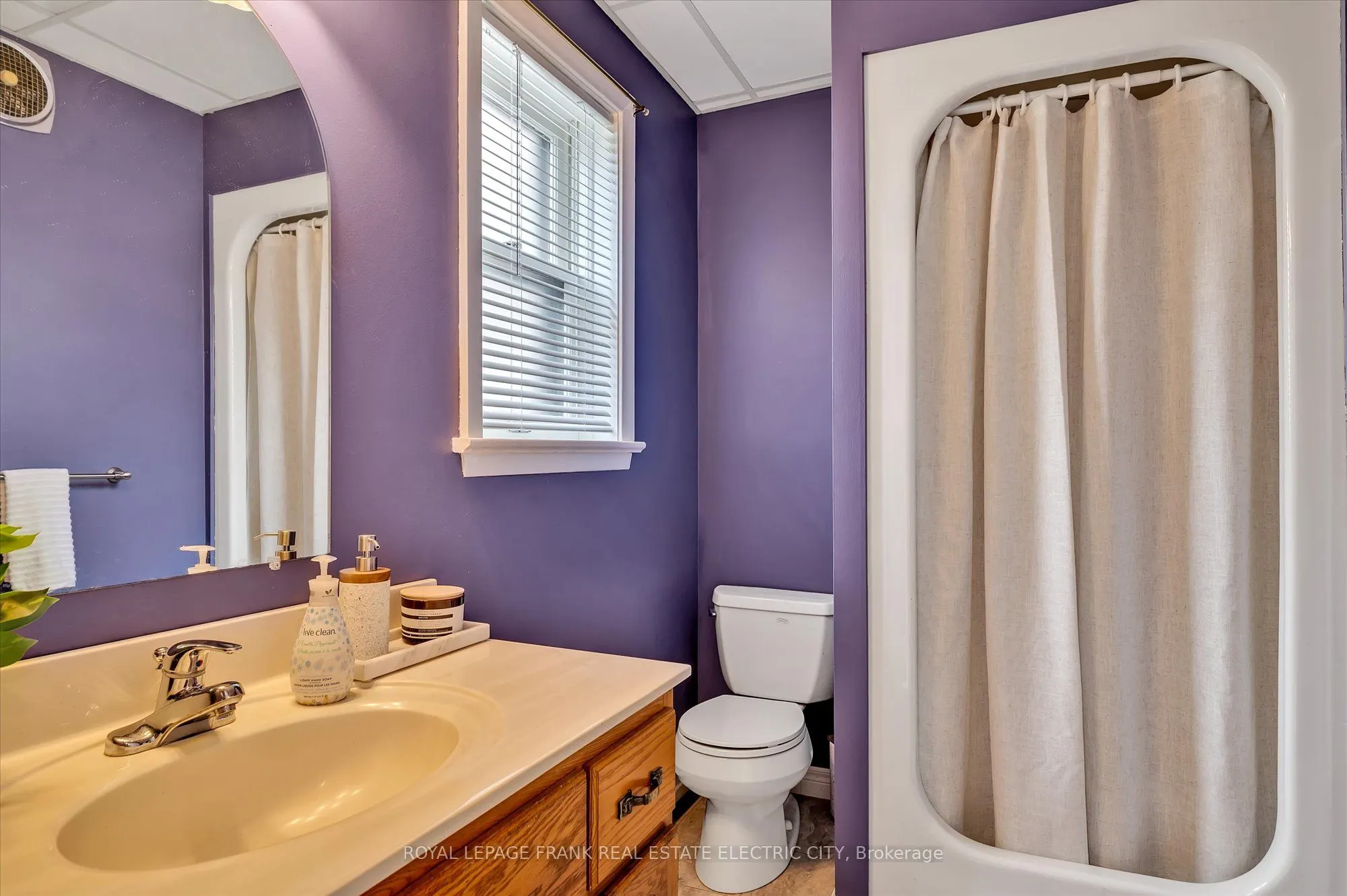 452 Hunter Street W