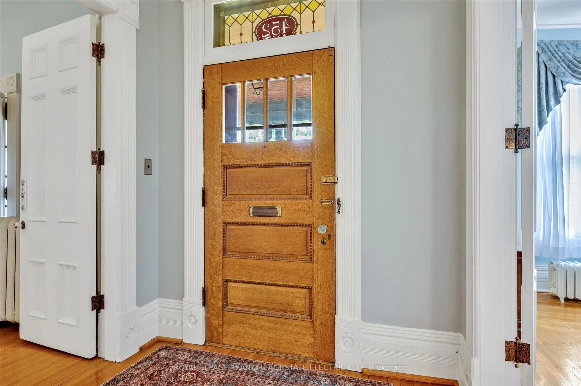 452 Hunter Street W