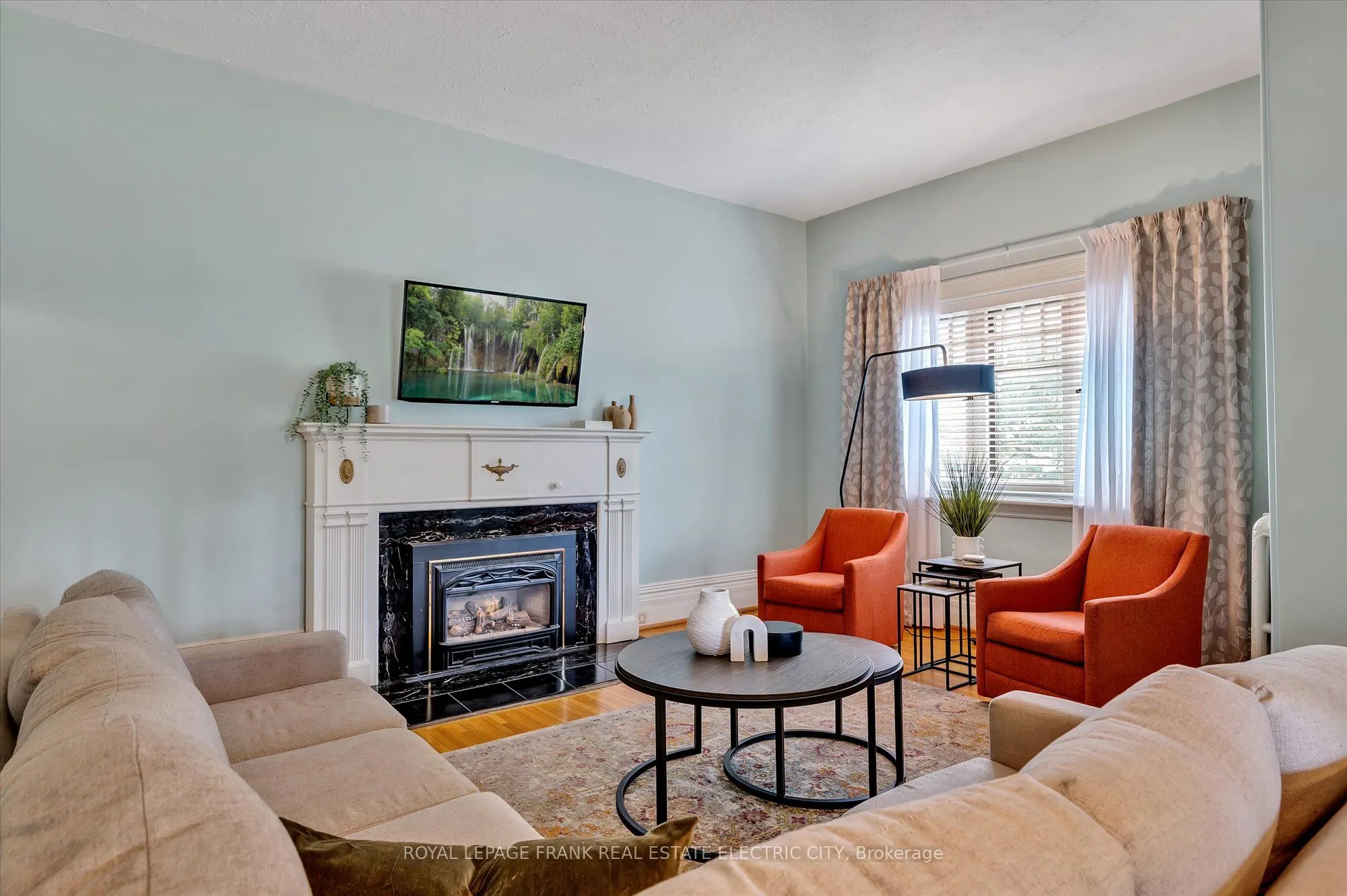 452 Hunter Street W