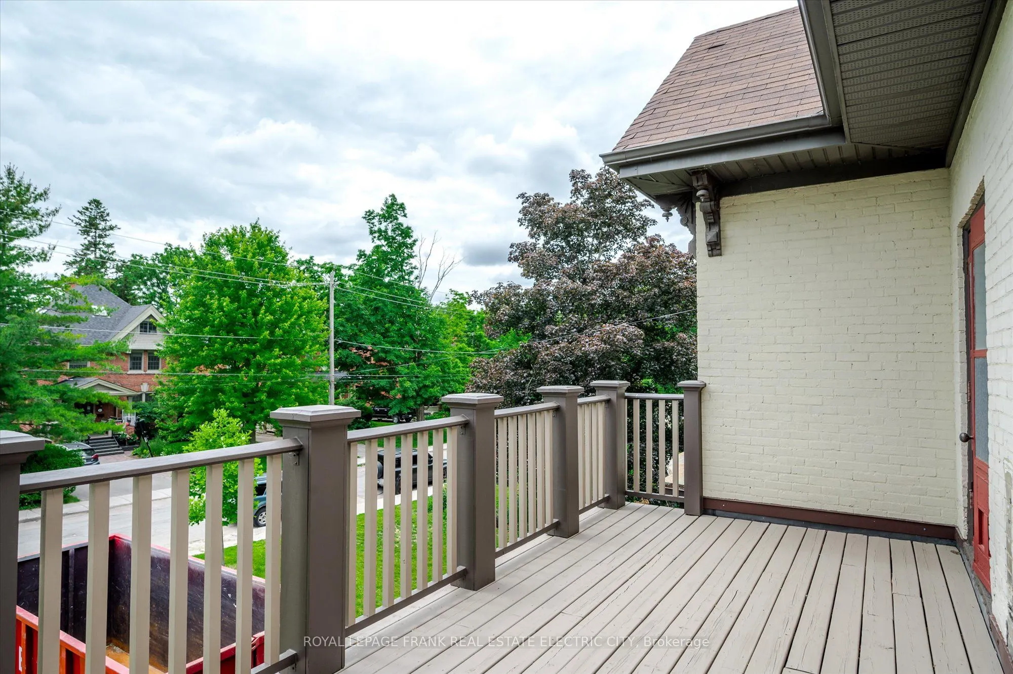 452 Hunter Street W