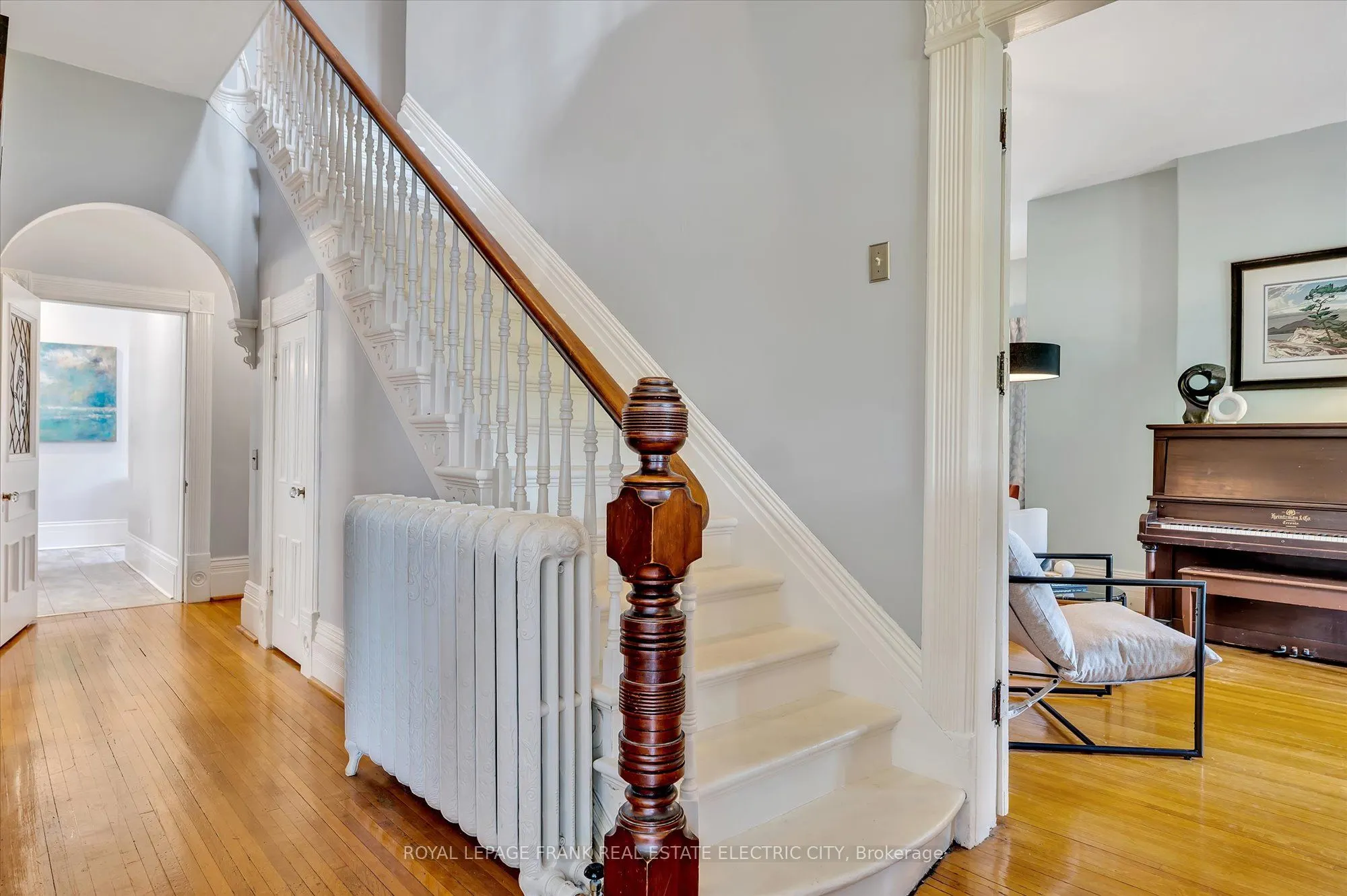 452 Hunter Street W