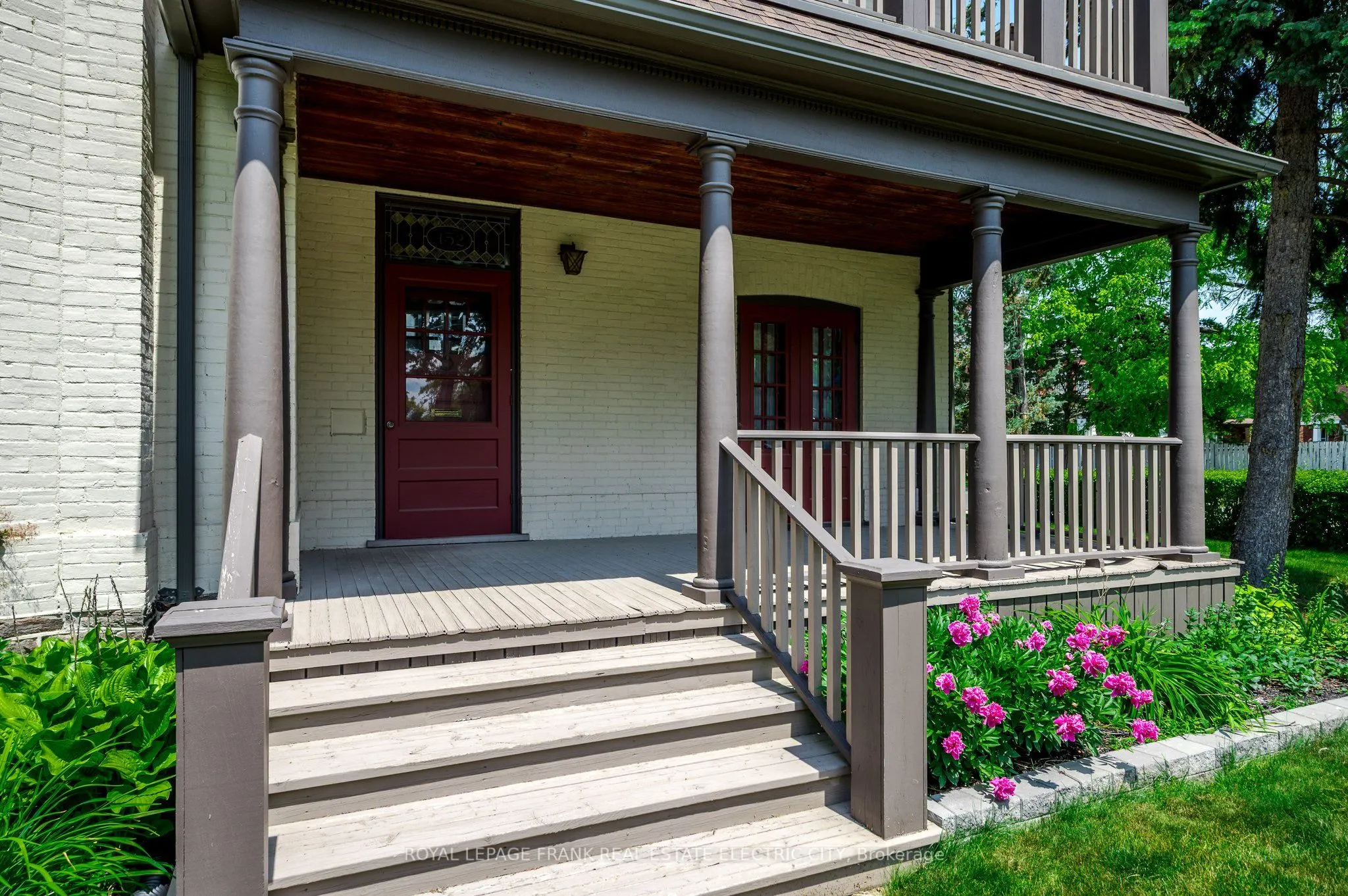 452 Hunter Street W