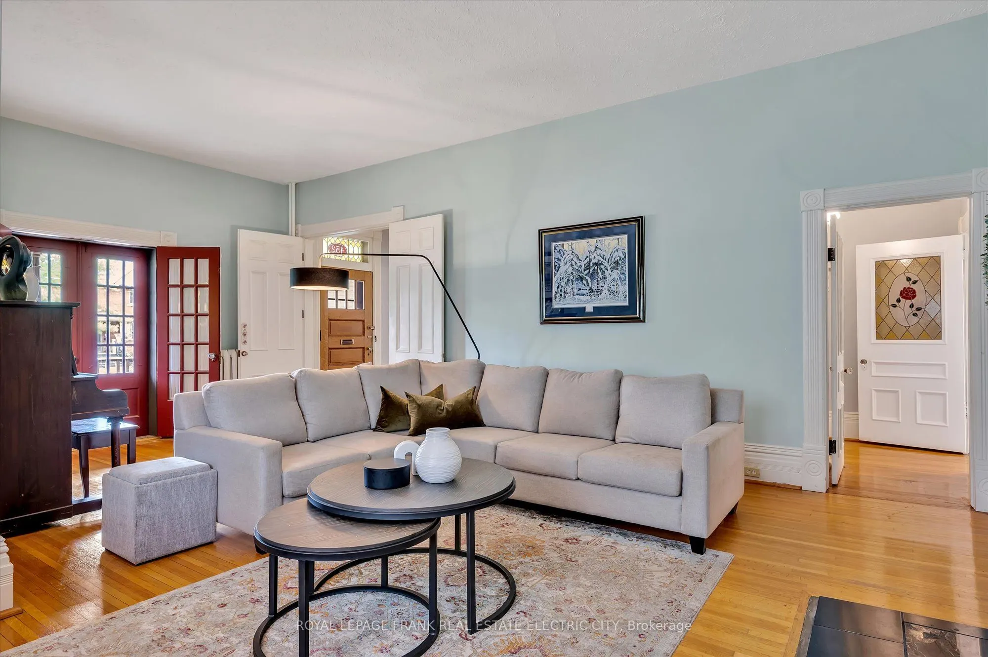 452 Hunter Street W