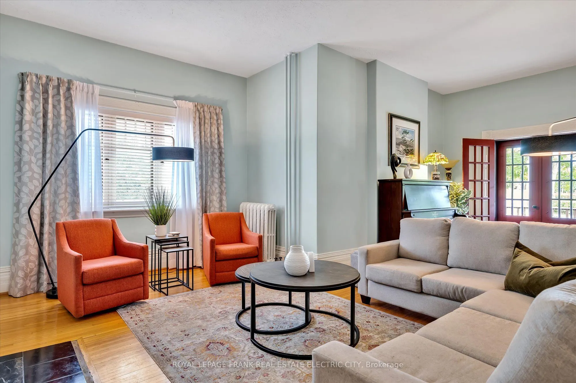 452 Hunter Street W