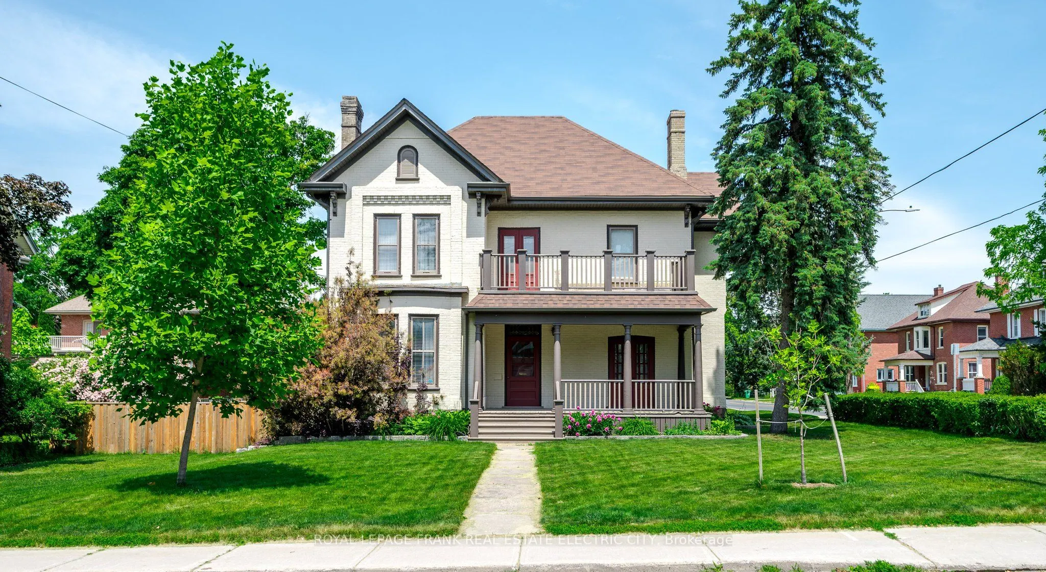 452 Hunter Street W