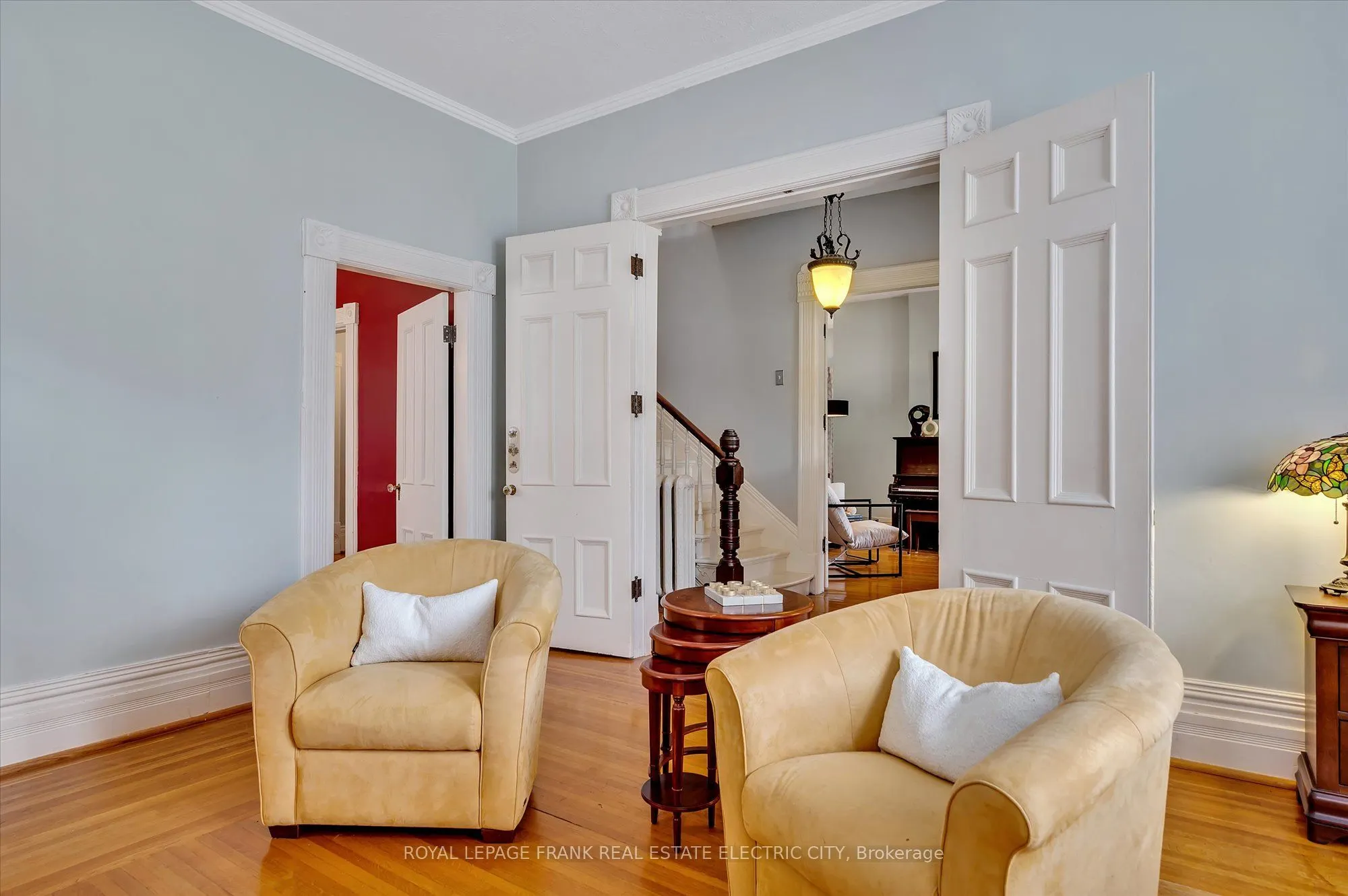 452 Hunter Street W
