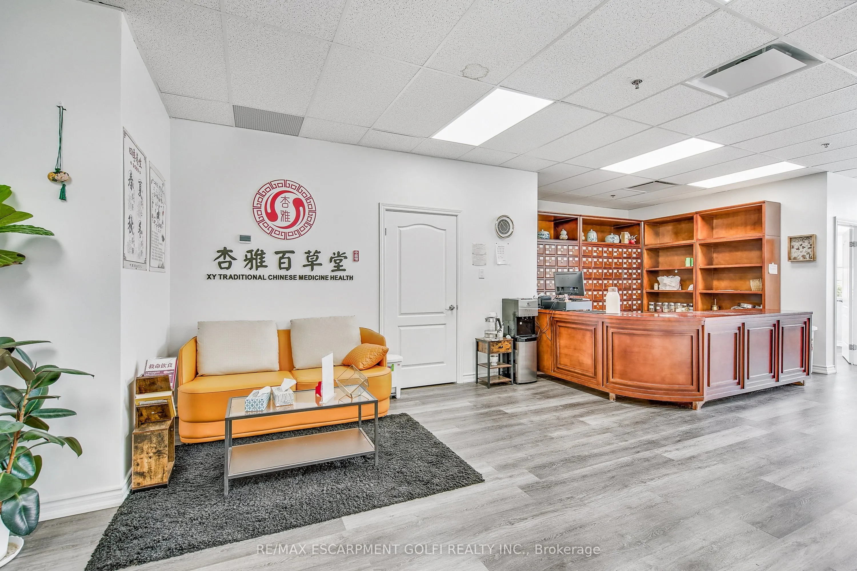 1040 GARNER Road W, #207