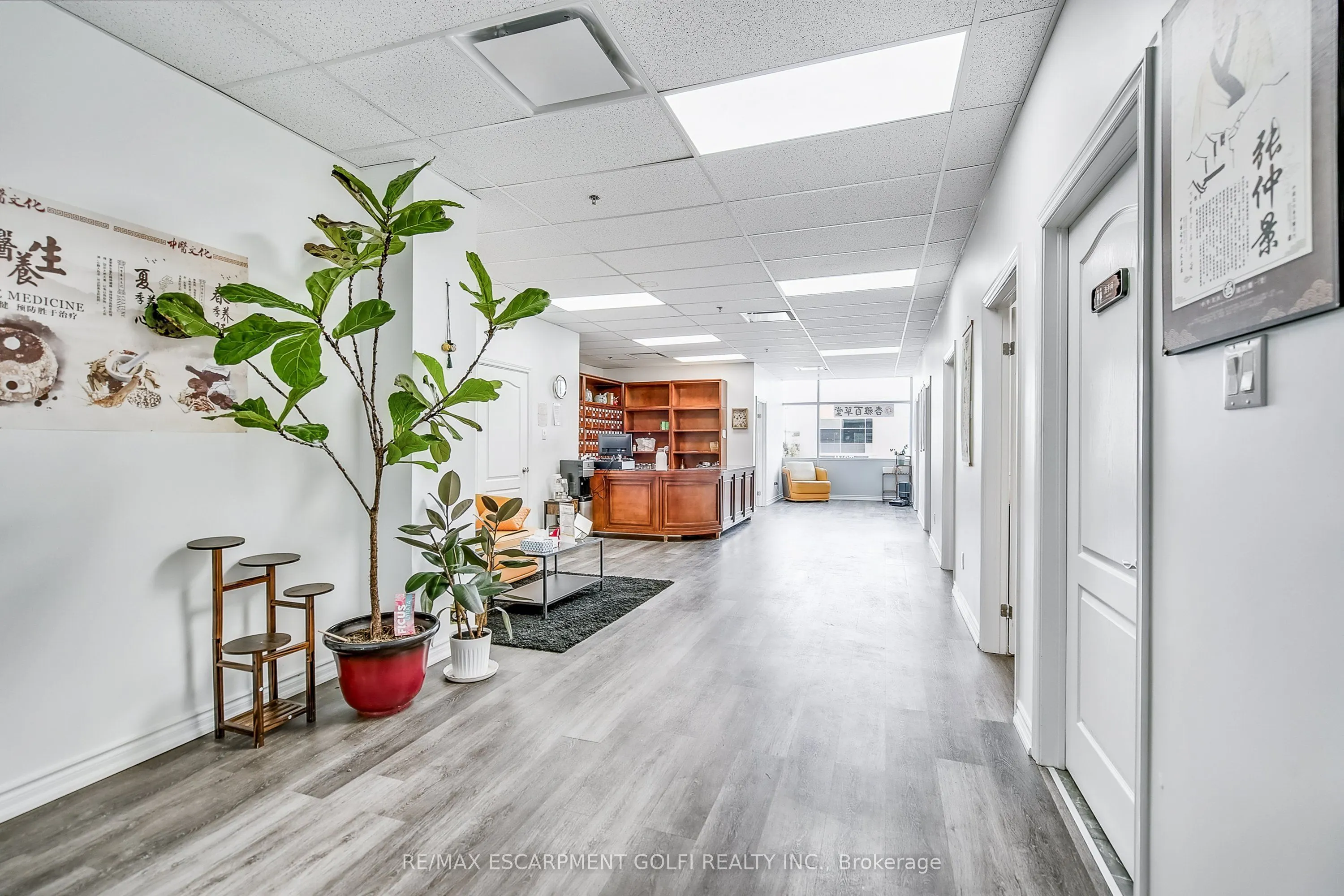 1040 GARNER Road W, #207
