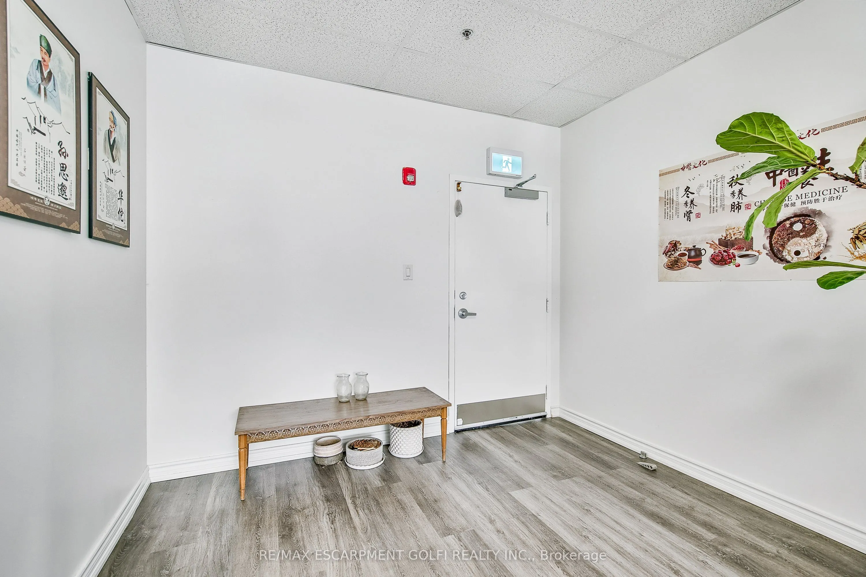 1040 GARNER Road W, #207