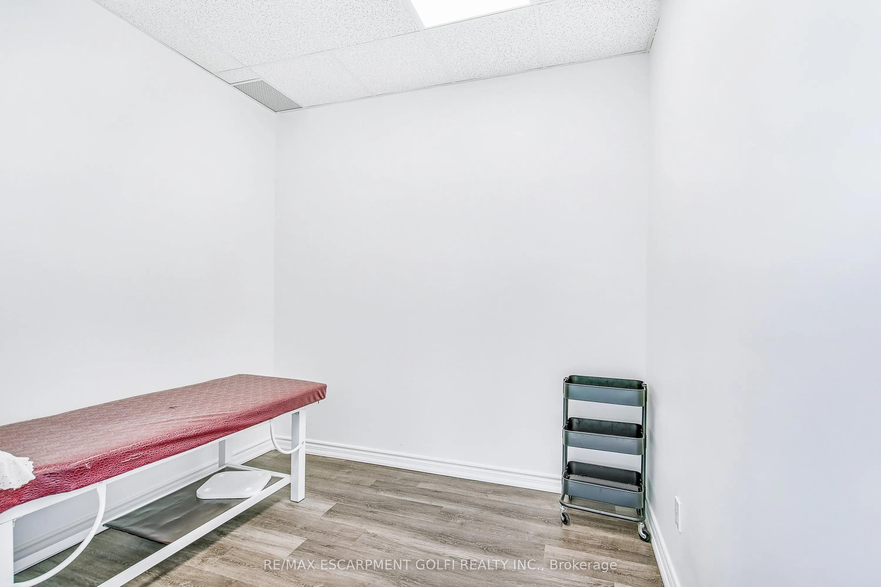 1040 GARNER Road W, #207