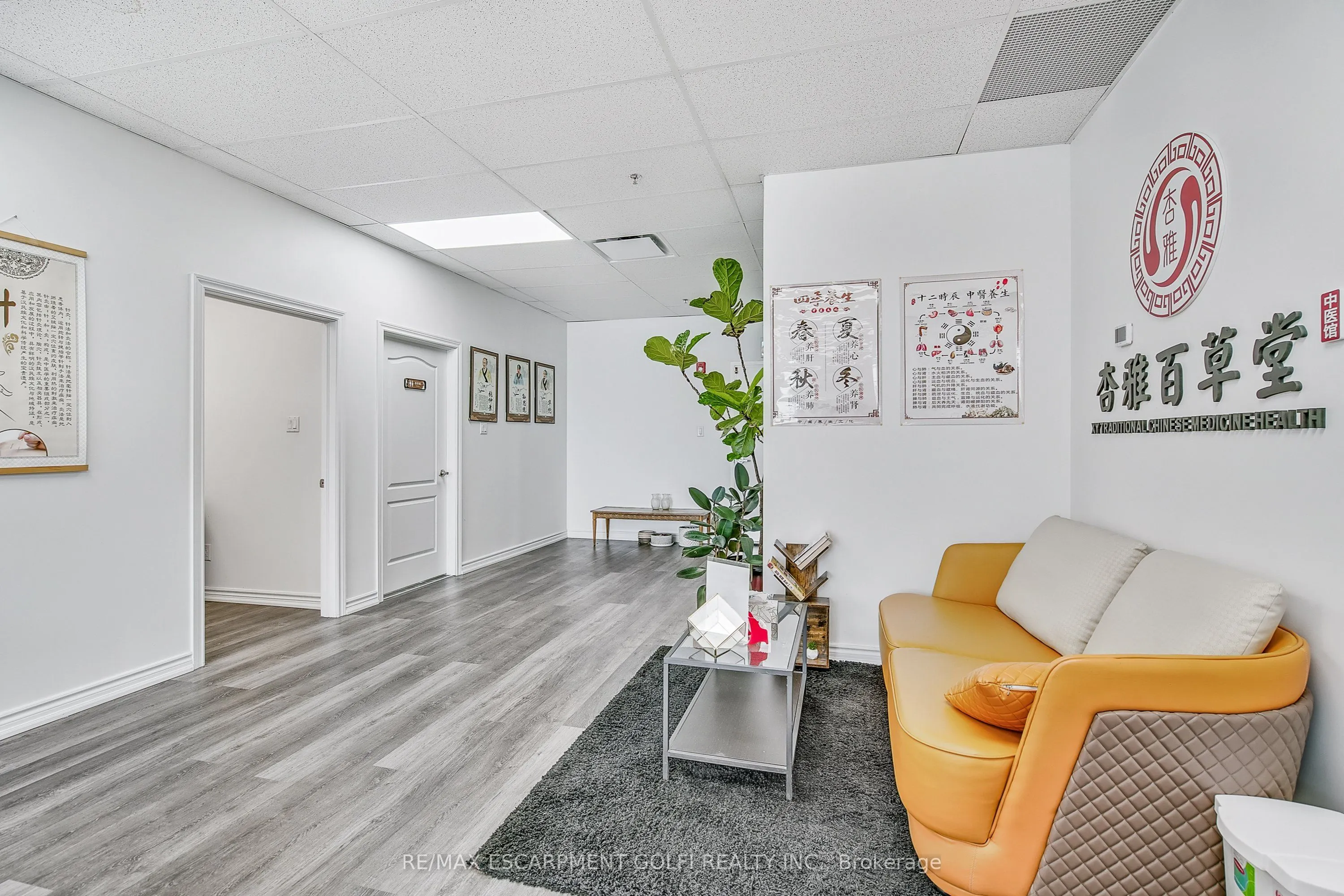 1040 GARNER Road W, #207