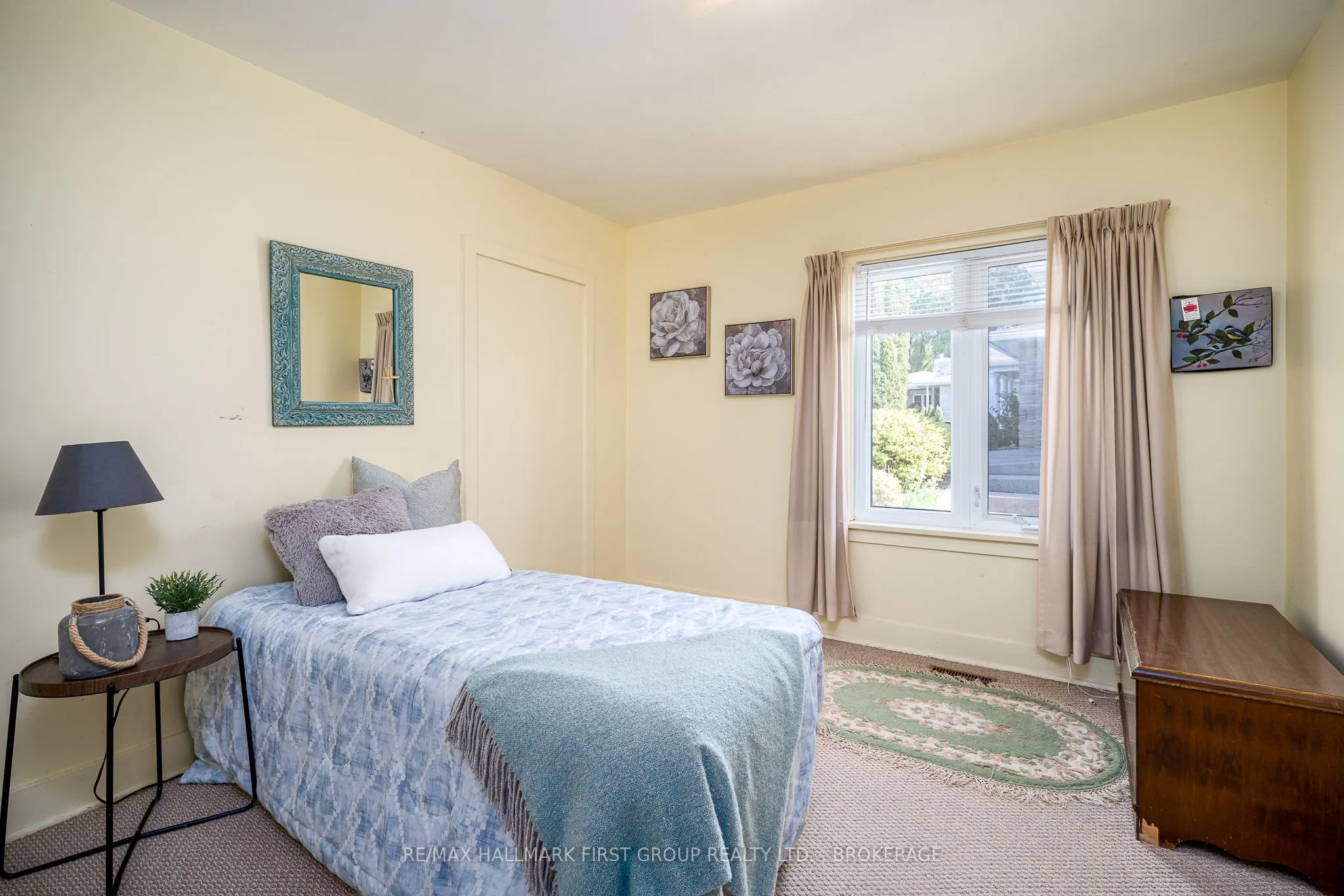 366 Dundas Street W