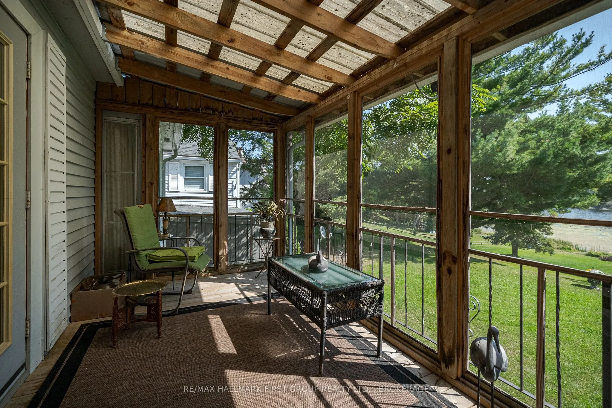 366 Dundas Street W