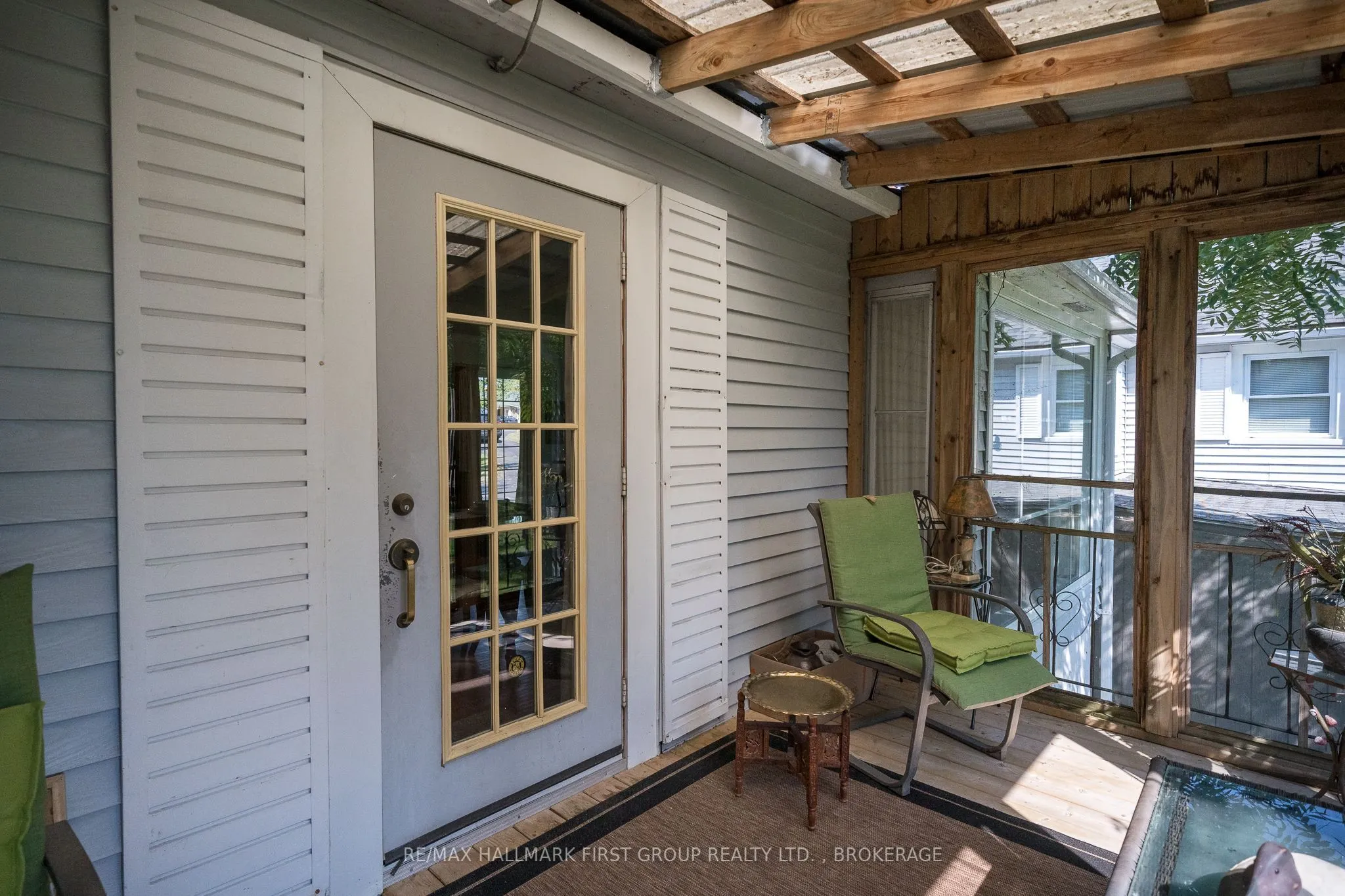 366 Dundas Street W