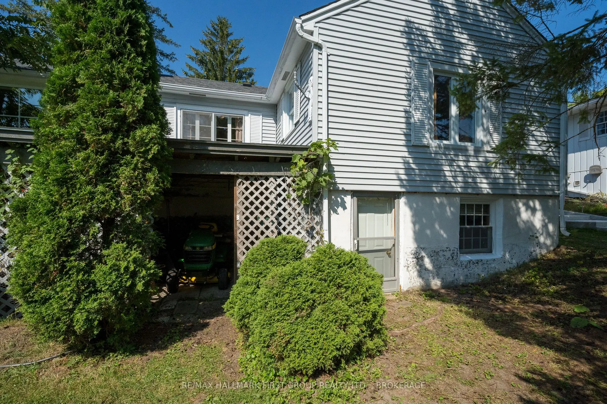 366 Dundas Street W