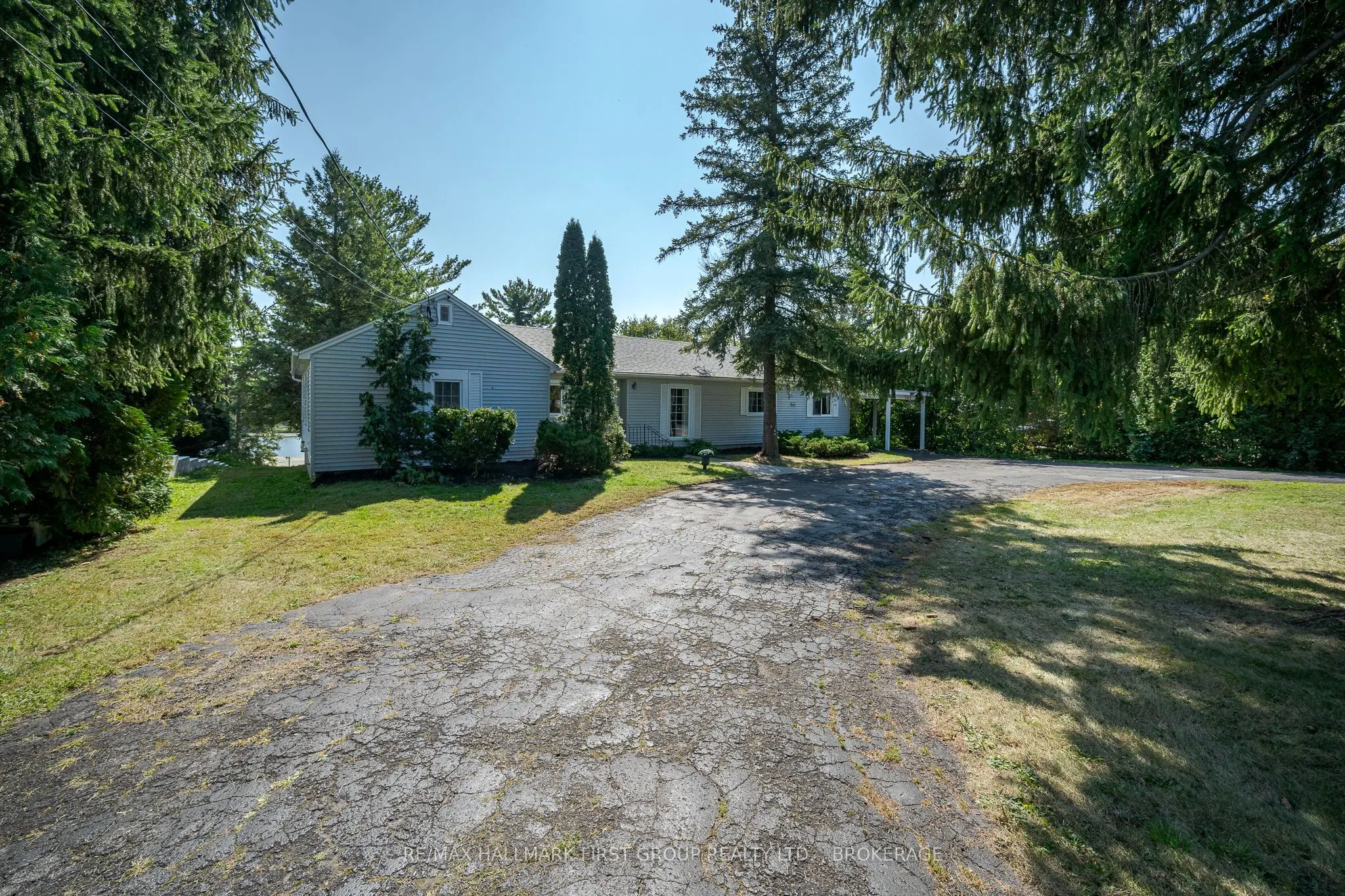 366 Dundas Street W
