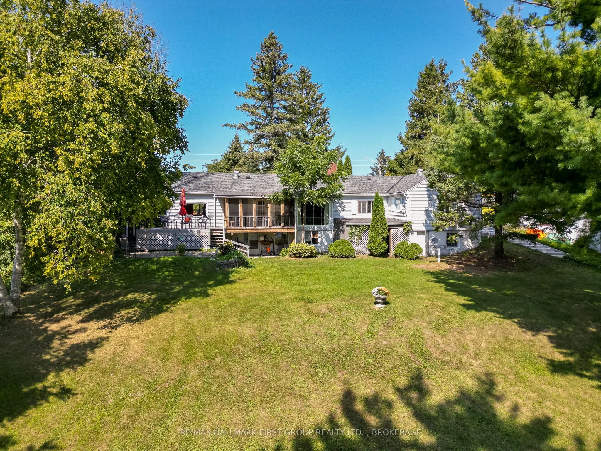 366 Dundas Street W