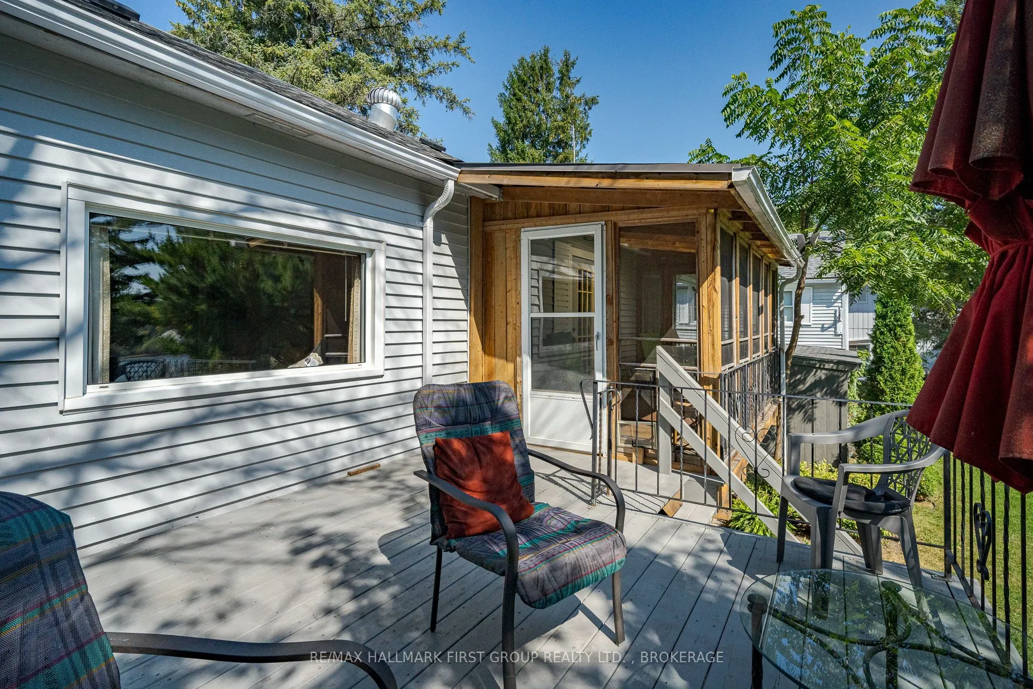 366 Dundas Street W