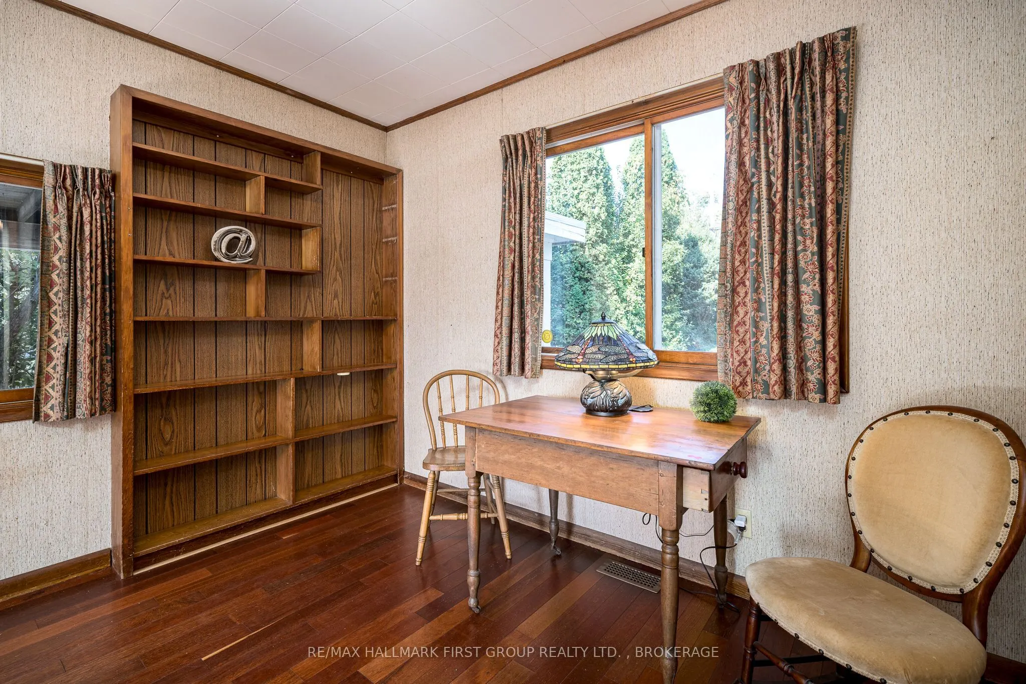 366 Dundas Street W