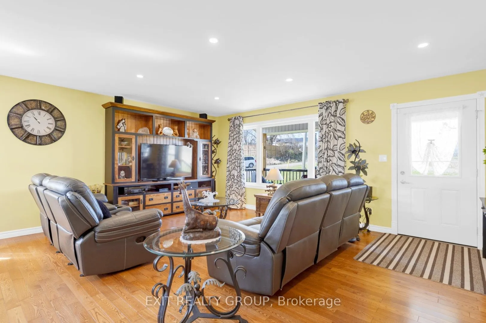 1690 Wallbridge Loyalist Road