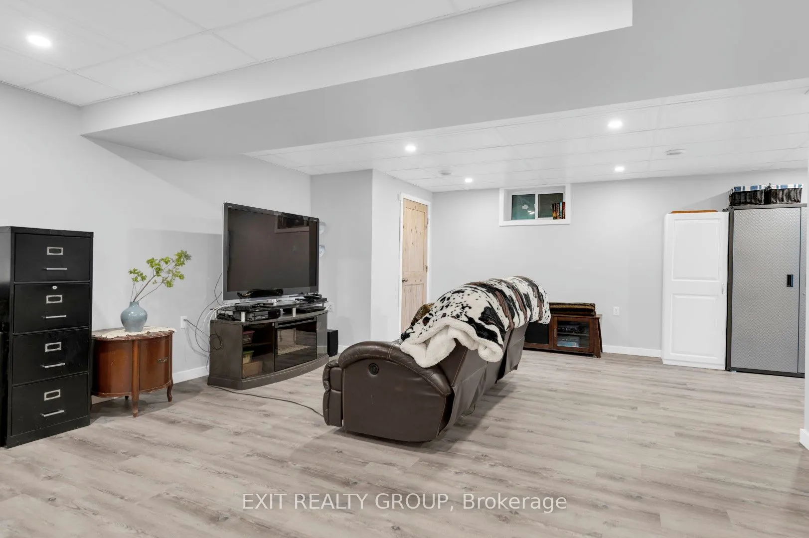 1690 Wallbridge Loyalist Road