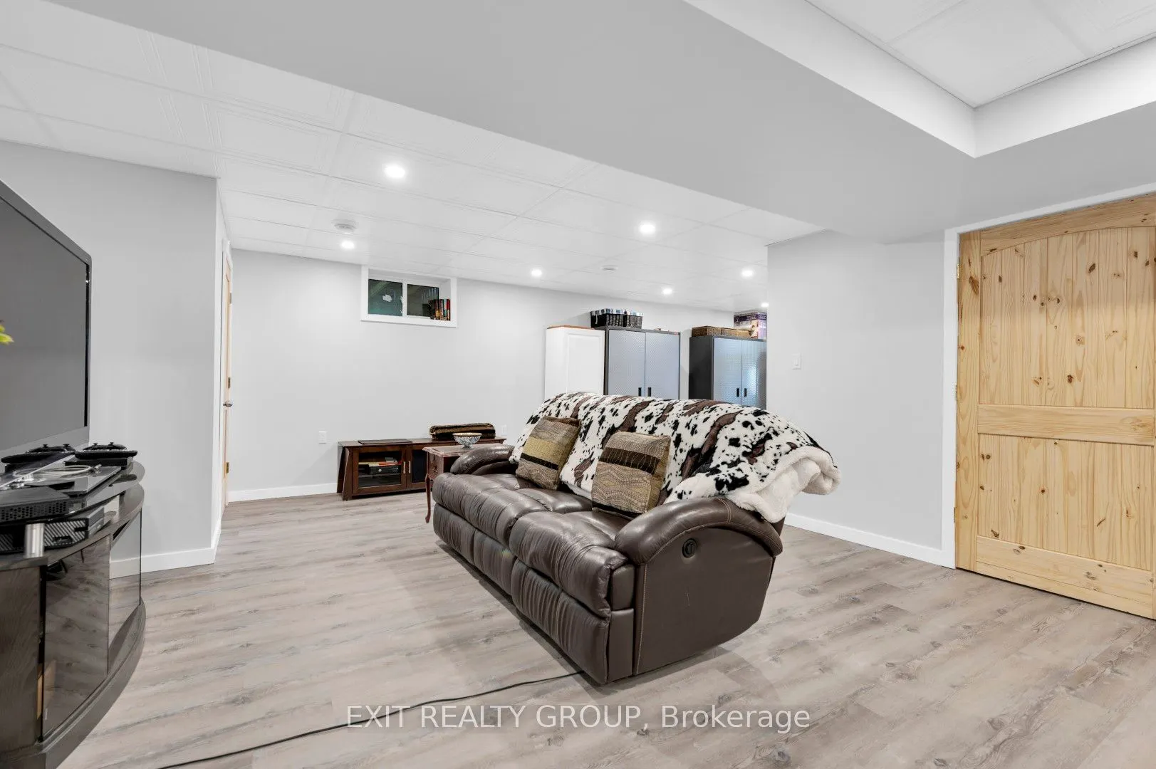 1690 Wallbridge Loyalist Road