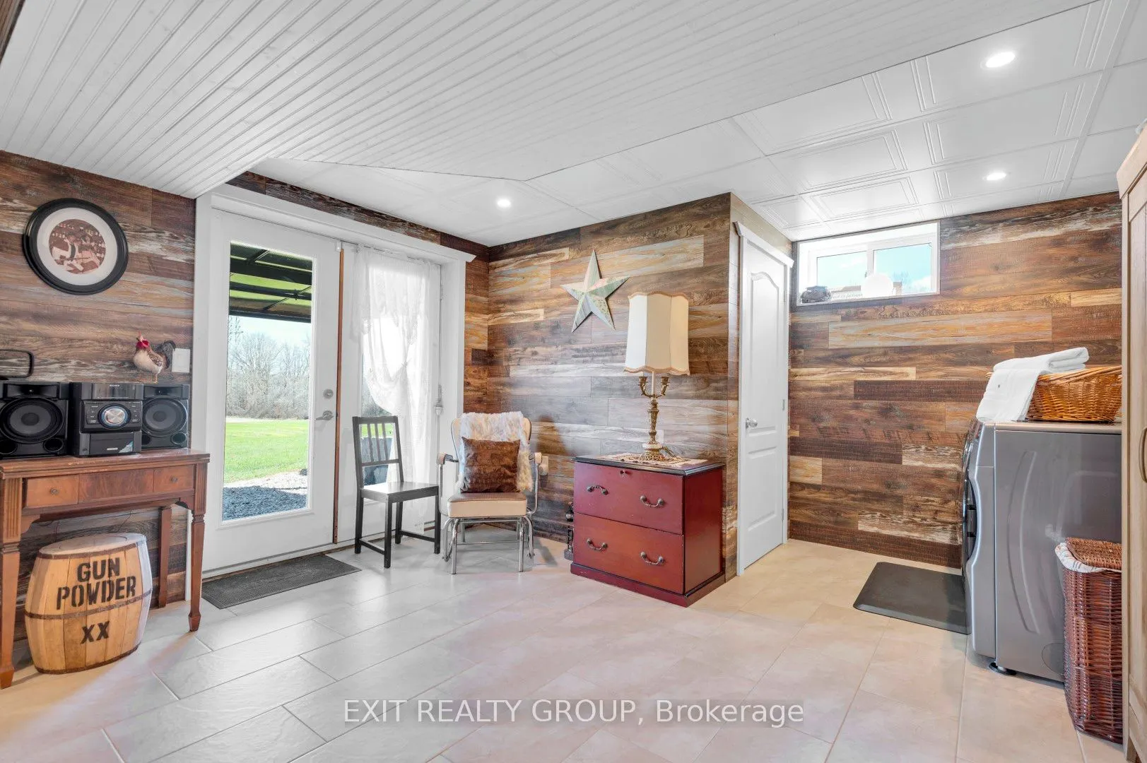 1690 Wallbridge Loyalist Road