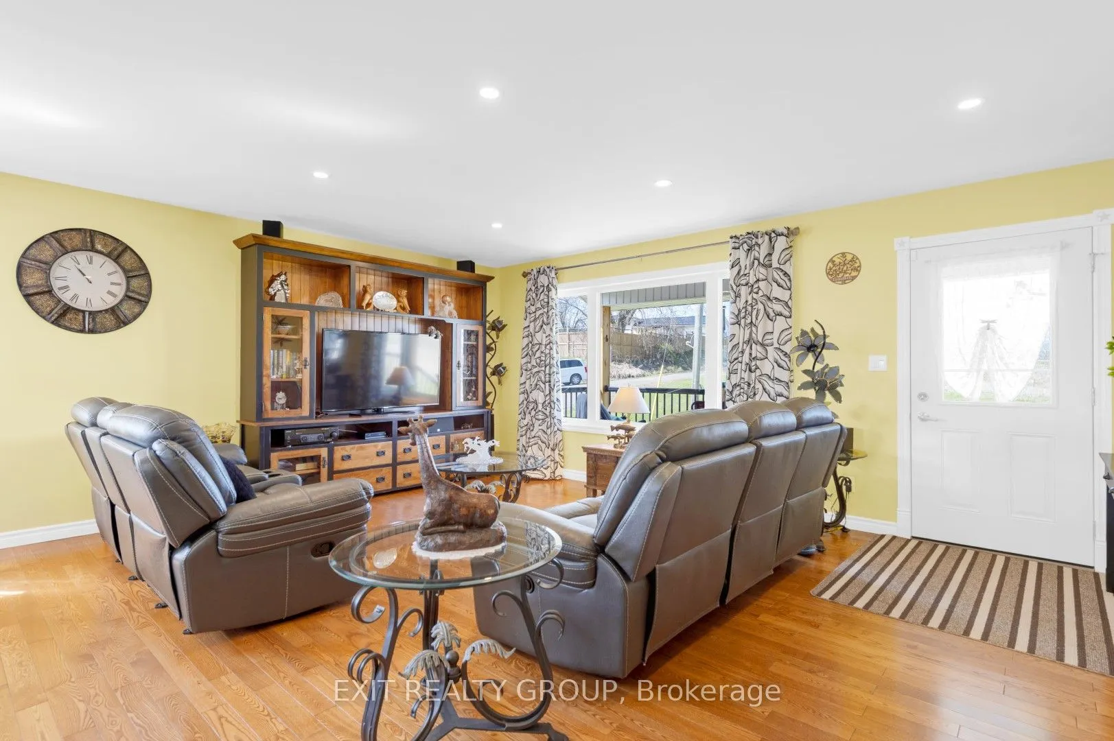 1690 Wallbridge Loyalist Road