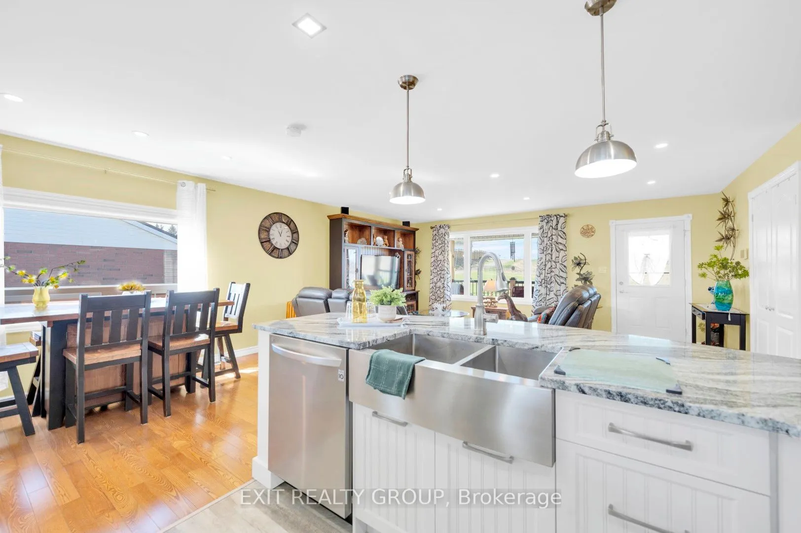 1690 Wallbridge Loyalist Road