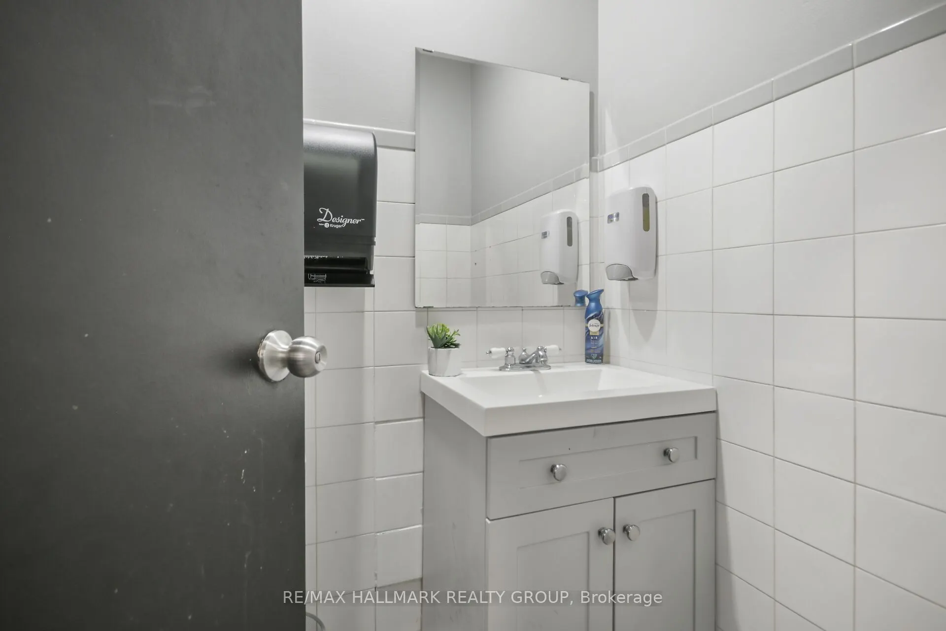 641 SOMERSET Street W