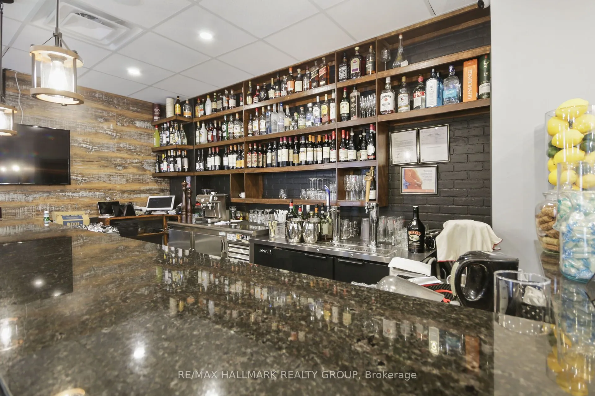 641 SOMERSET Street W