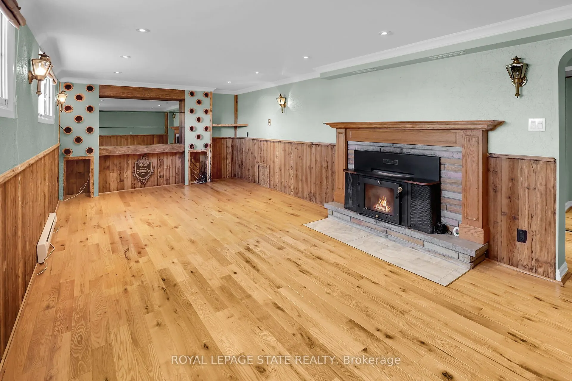 280A Main Street W