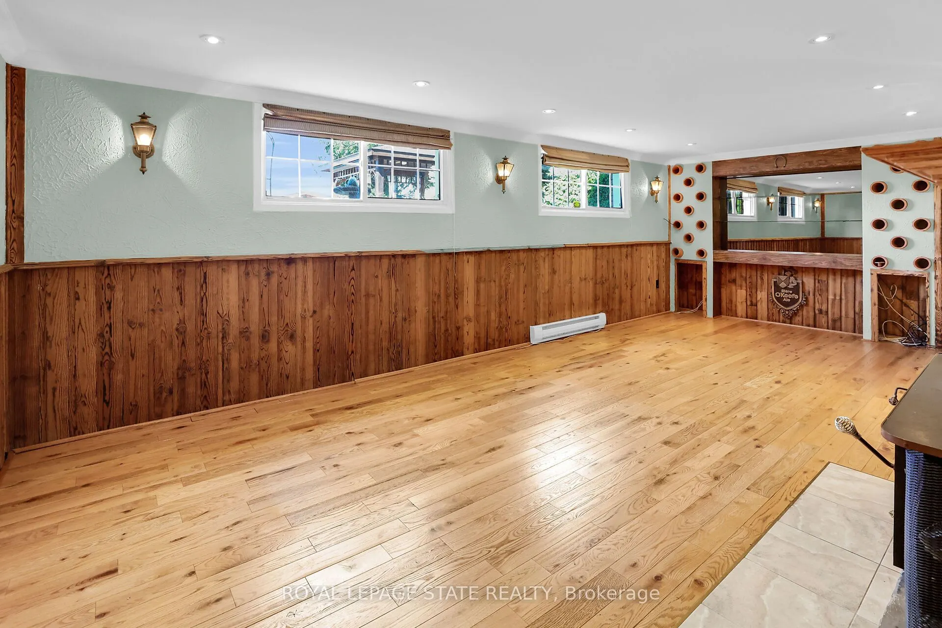 280A Main Street W