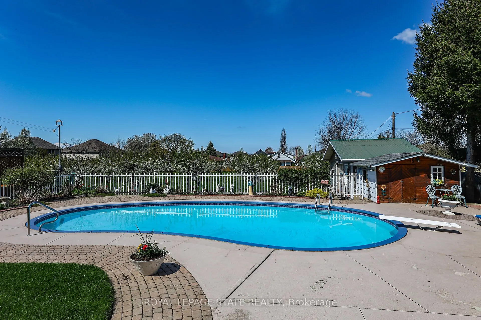 280A Main Street W