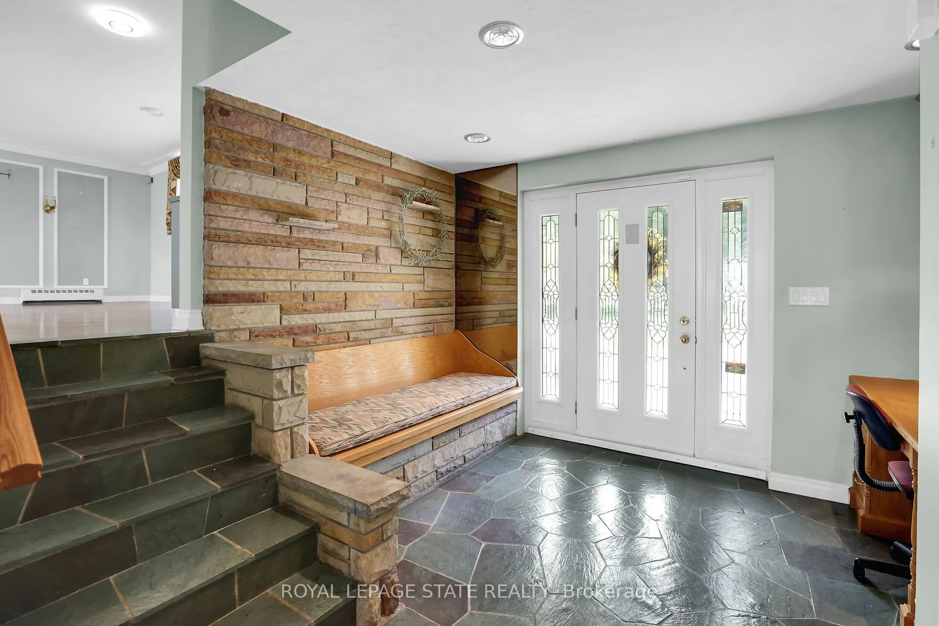 280A Main Street W