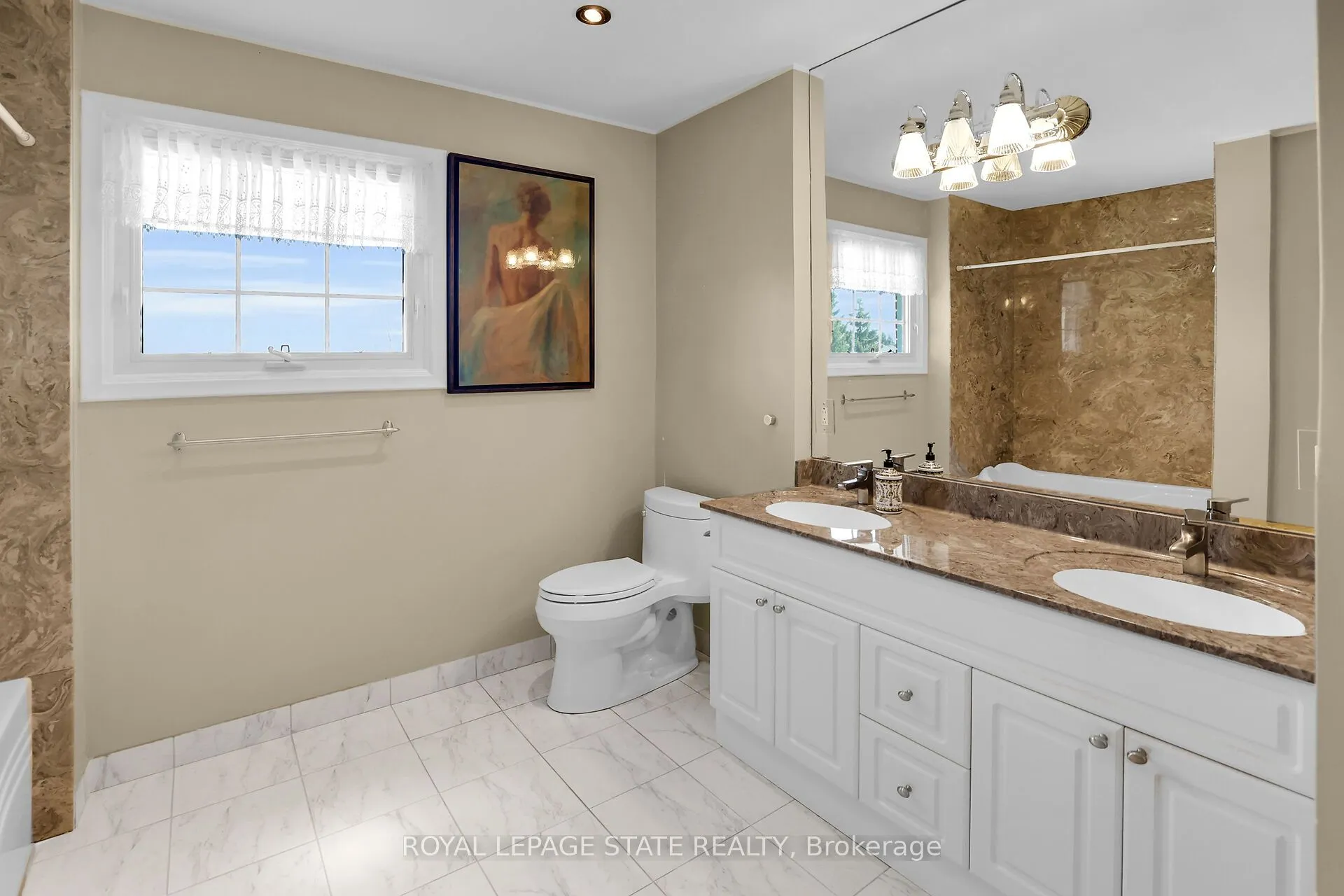 280A Main Street W