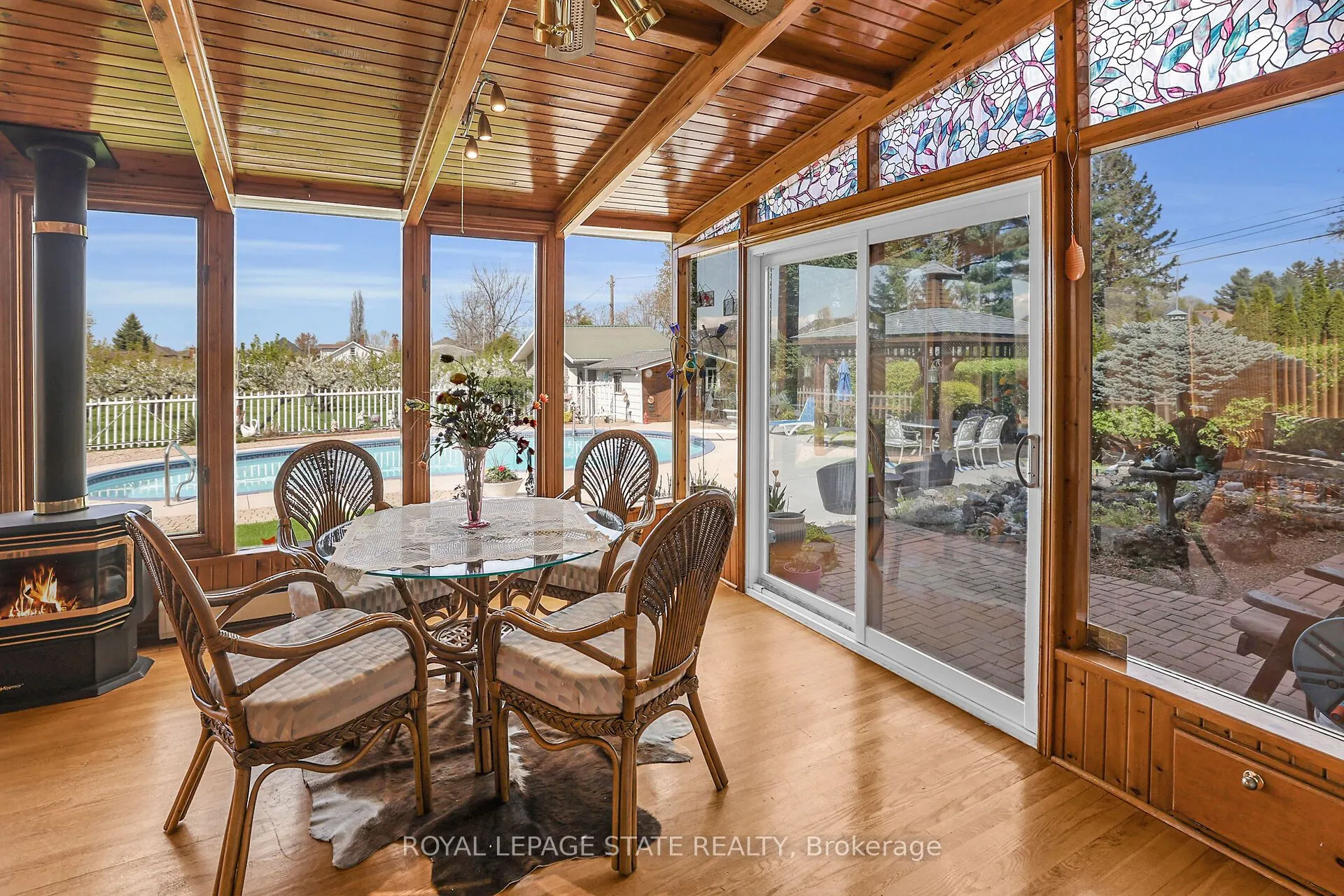 280A Main Street W