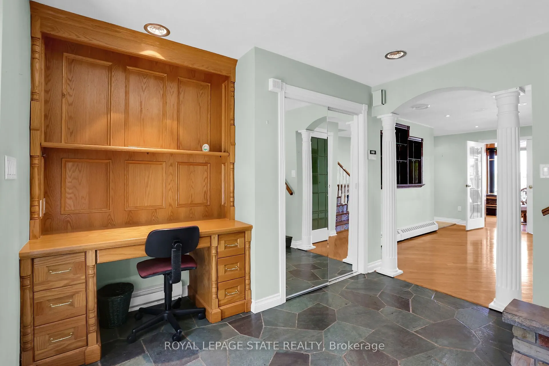 280A Main Street W