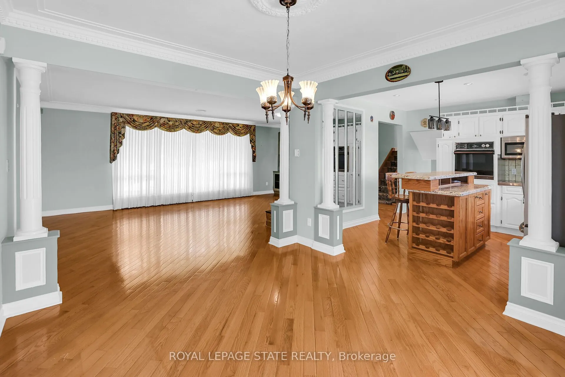 280A Main Street W