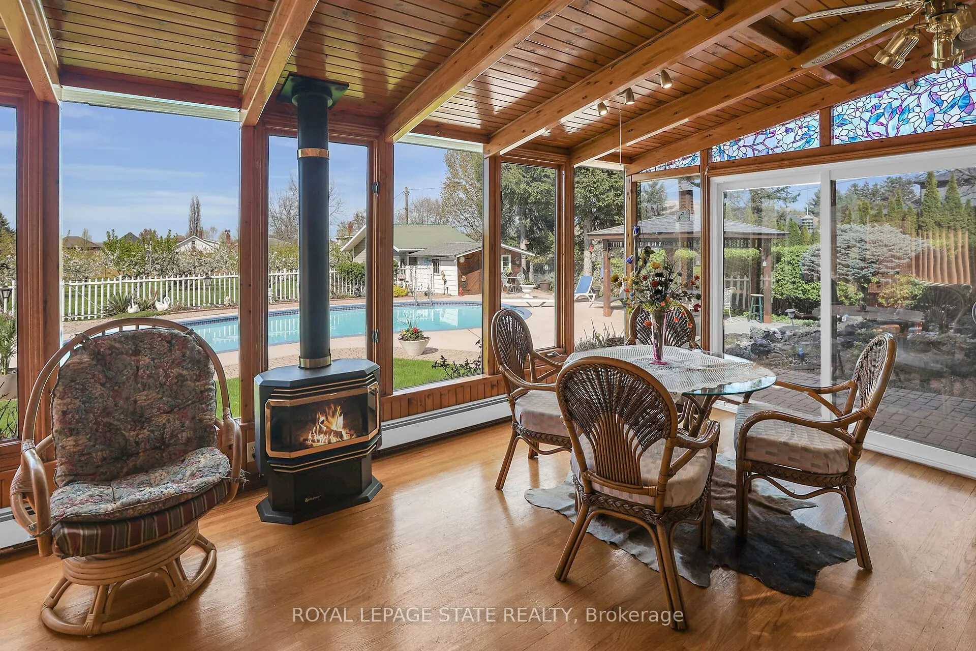 280A Main Street W