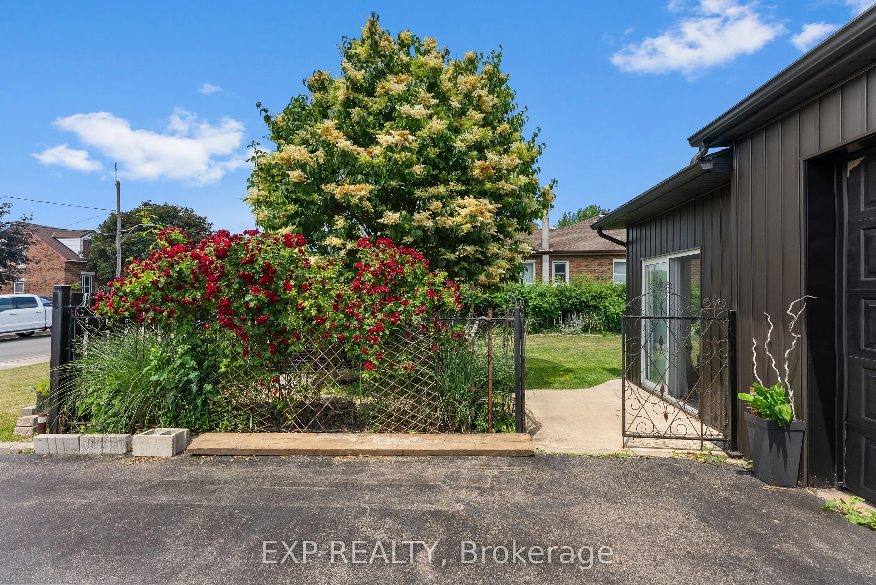 36 St. David Street W