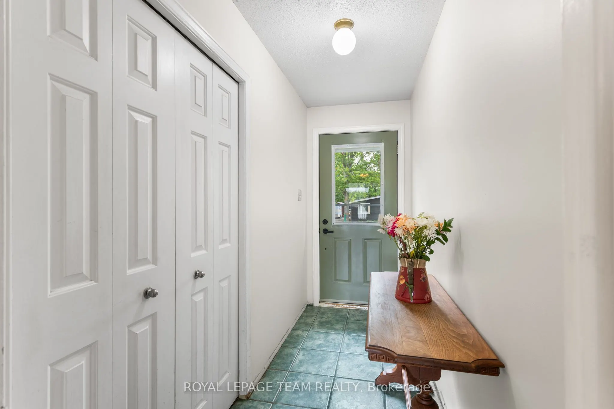 2733 Rideau Glen Lane