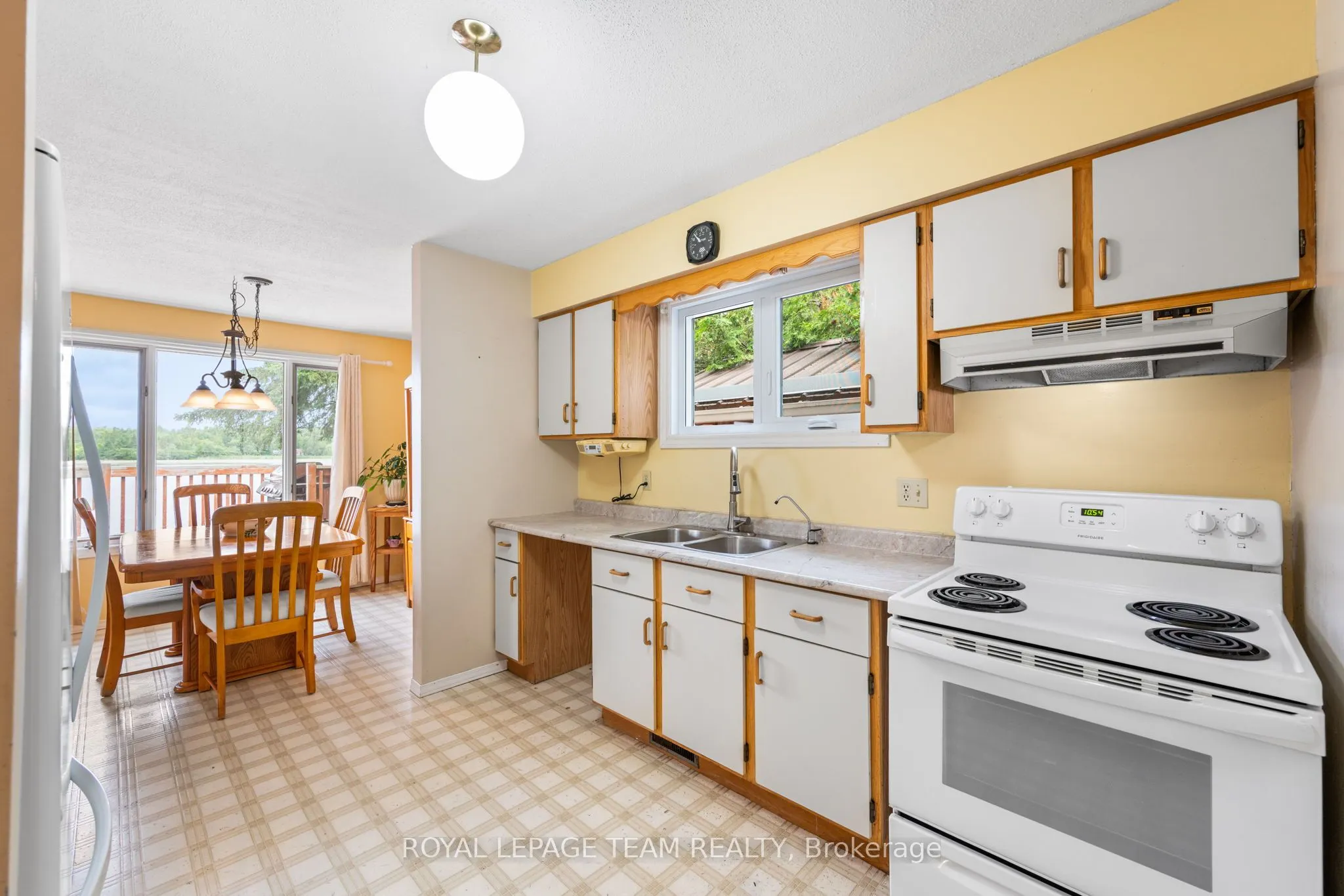 2733 Rideau Glen Lane