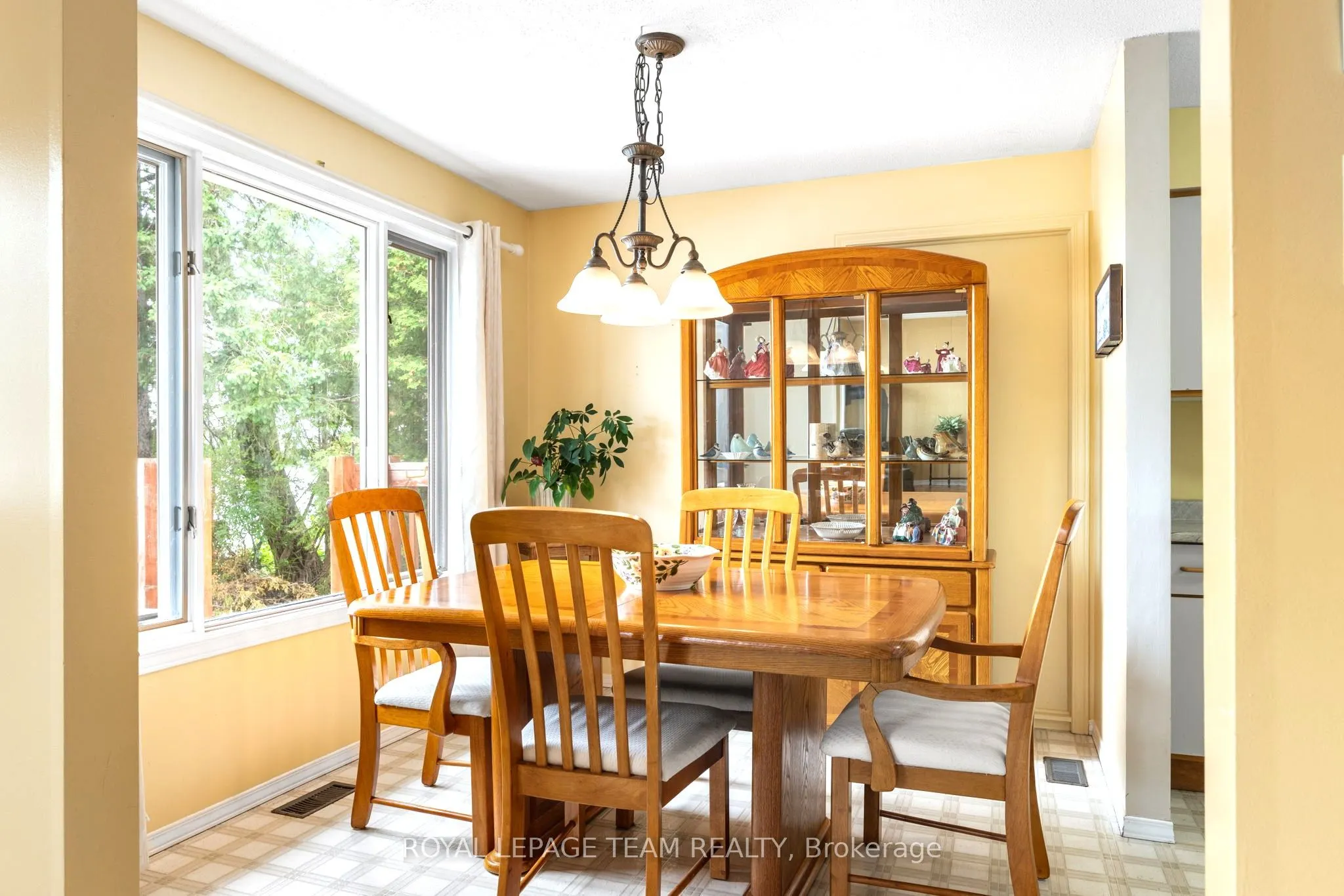 2733 Rideau Glen Lane