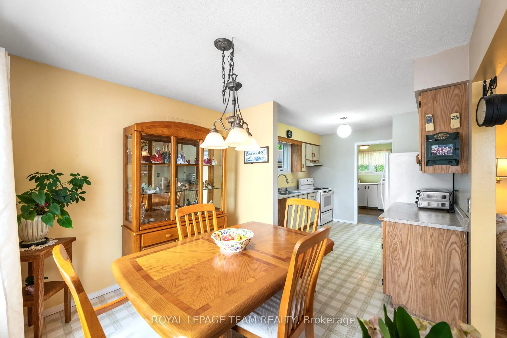 2733 Rideau Glen Lane