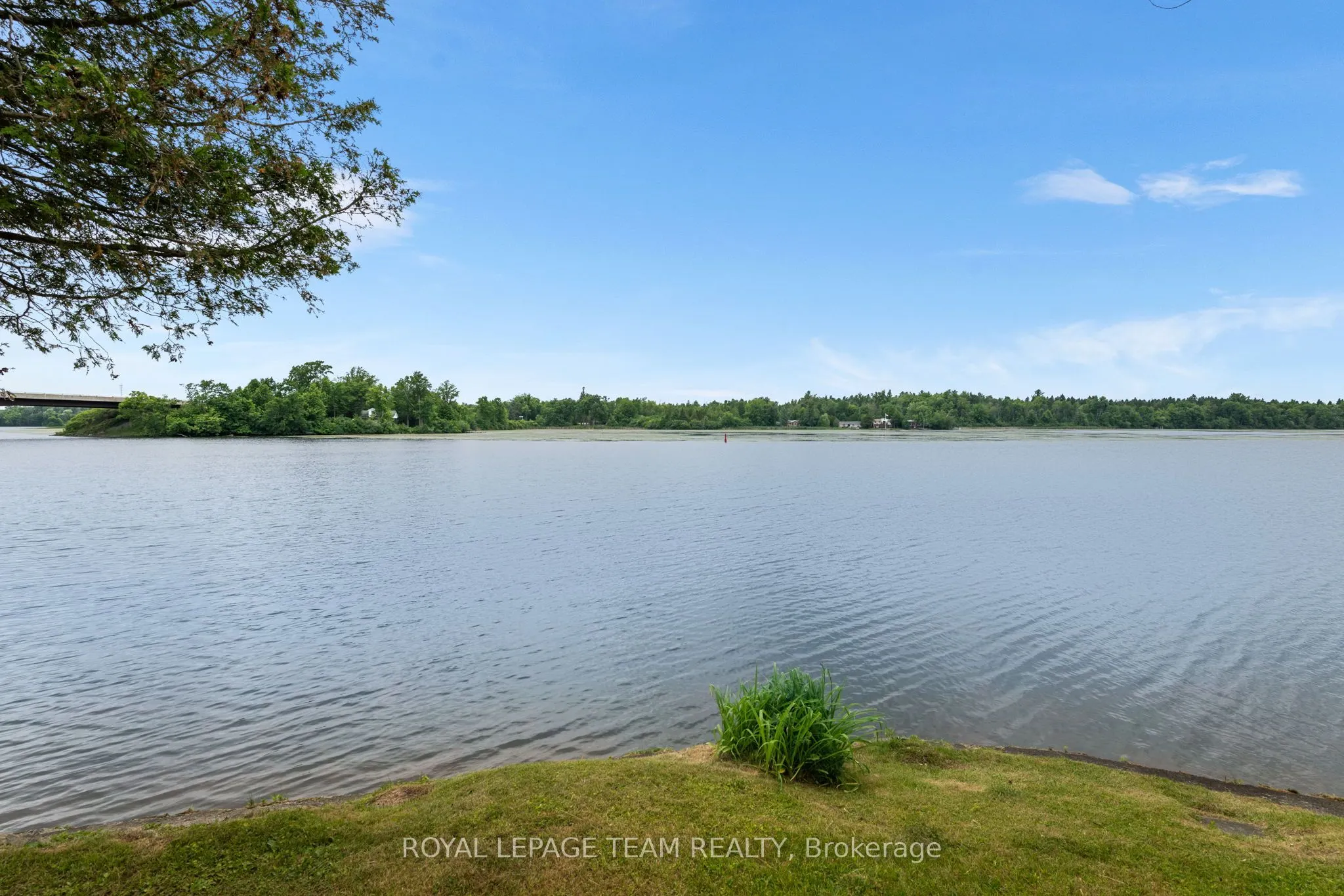 2733 Rideau Glen Lane